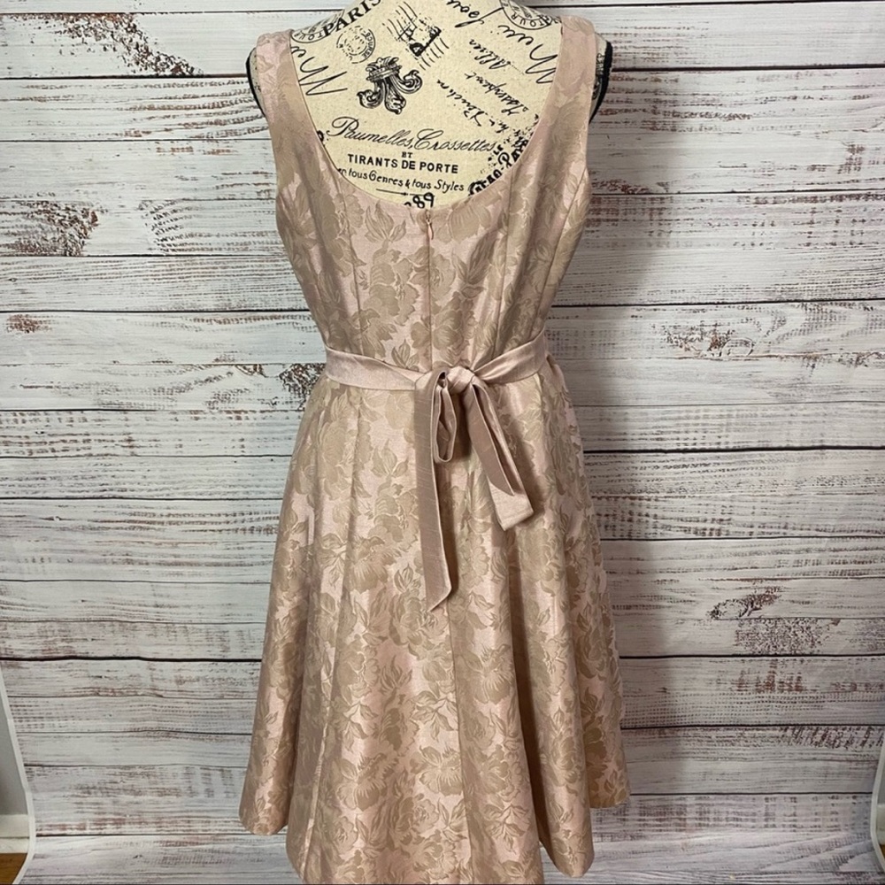 JESSICA HOWARD SLEEVELESS FLORAL MIDI FORMAL DRESS - Picture 2 of 5